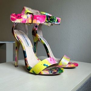 Floral print ankle sandals